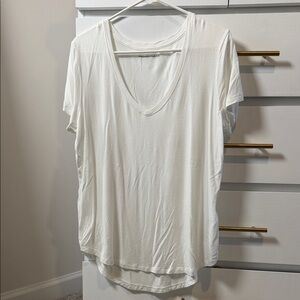 Abercrombie & Fitch White V-Neck Short Sleeve Tee